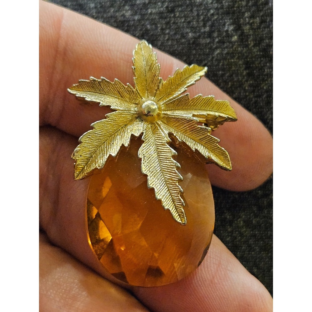 Vintage Sarah Coventry Autumn Haze TOPAZ FACETED GLASS PINEAPPLE Goldtone Brooch